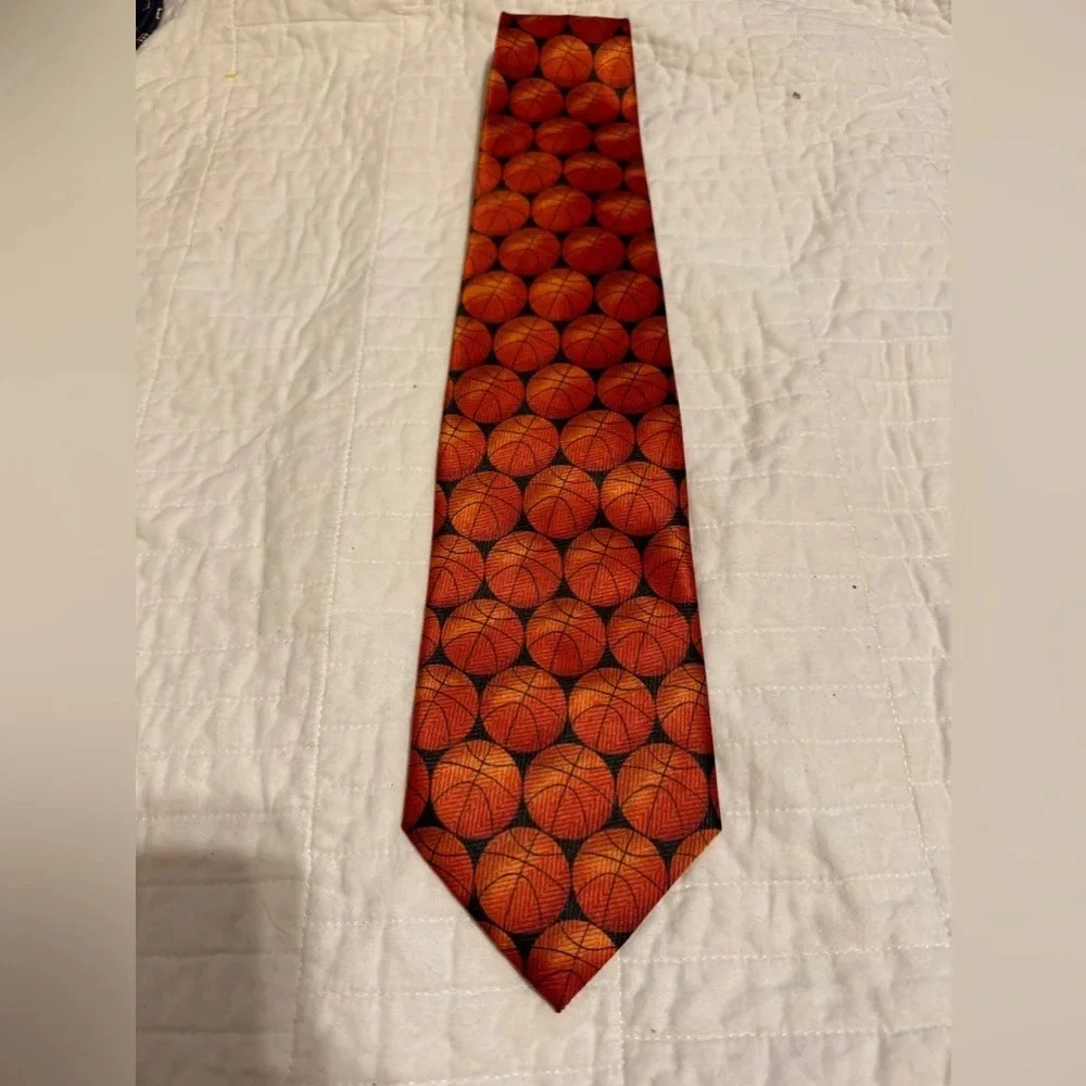 Parquet tie basketball